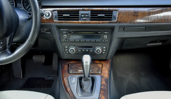 2008 BMW 325i Premium - Image 3
