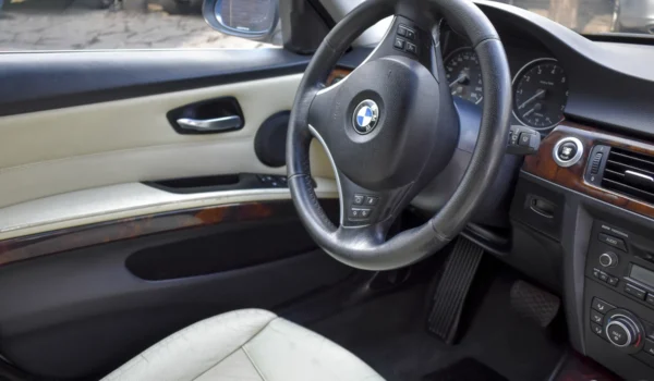2008 BMW 325i Premium - Image 4