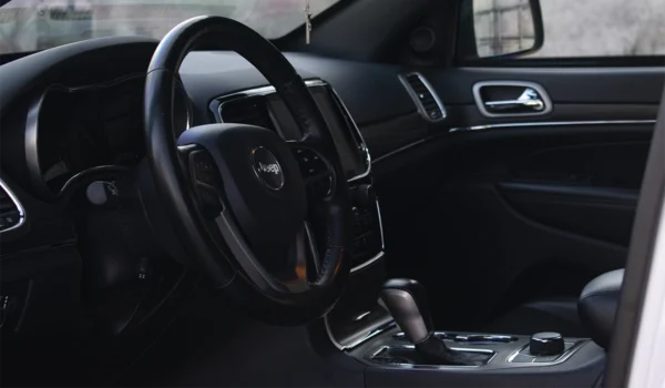 2020 Jeep Grand Cherokee - Image 4