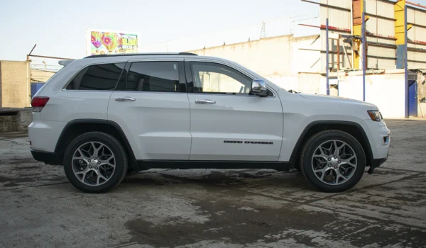 2020 Jeep Grand Cherokee - Image 3