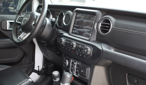 2019 Jeep Wrangler Sahara Unlimited - Image 4