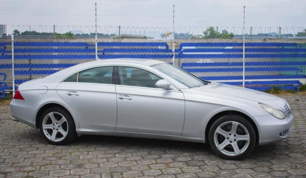 2007 Mercedez Benz 550 CLS - Image 2