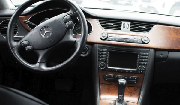 2007 Mercedez Benz 550 CLS - Image 3