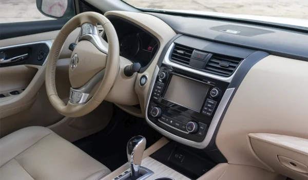 2018 Nissan Altima - Image 4