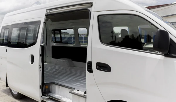 2019 Nissan Urvan NV350 - Image 4