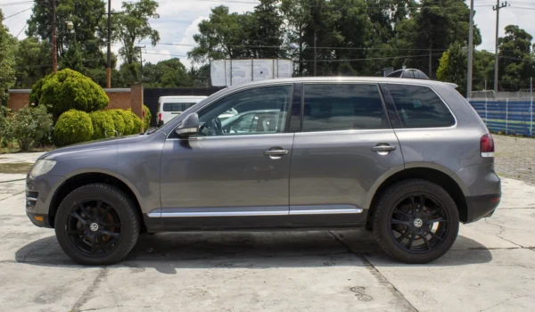2009 Touareg V8 - Image 2