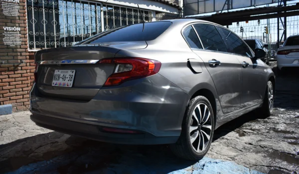 2017 Dodge Neón SXT - Image 3