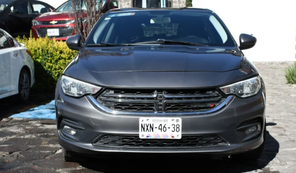 2017 Dodge Neón SXT - Image 5
