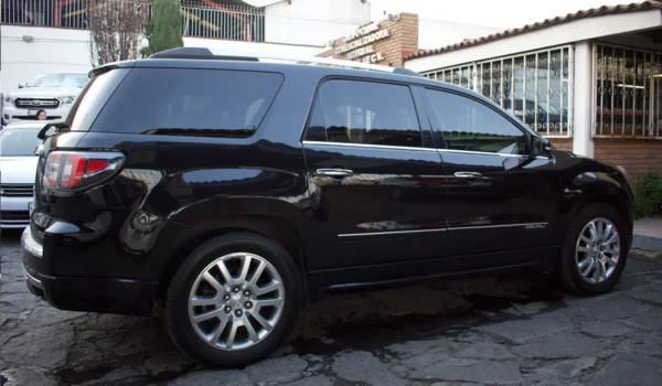 2016 GMC Acadia Denali - Image 3
